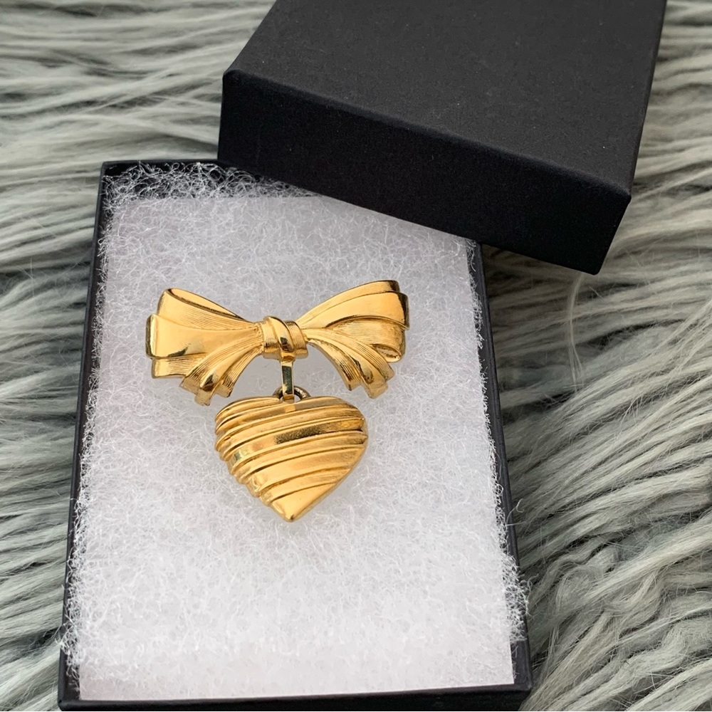 Vintage Avon Heart and Bow Grandmother Brooch Pin